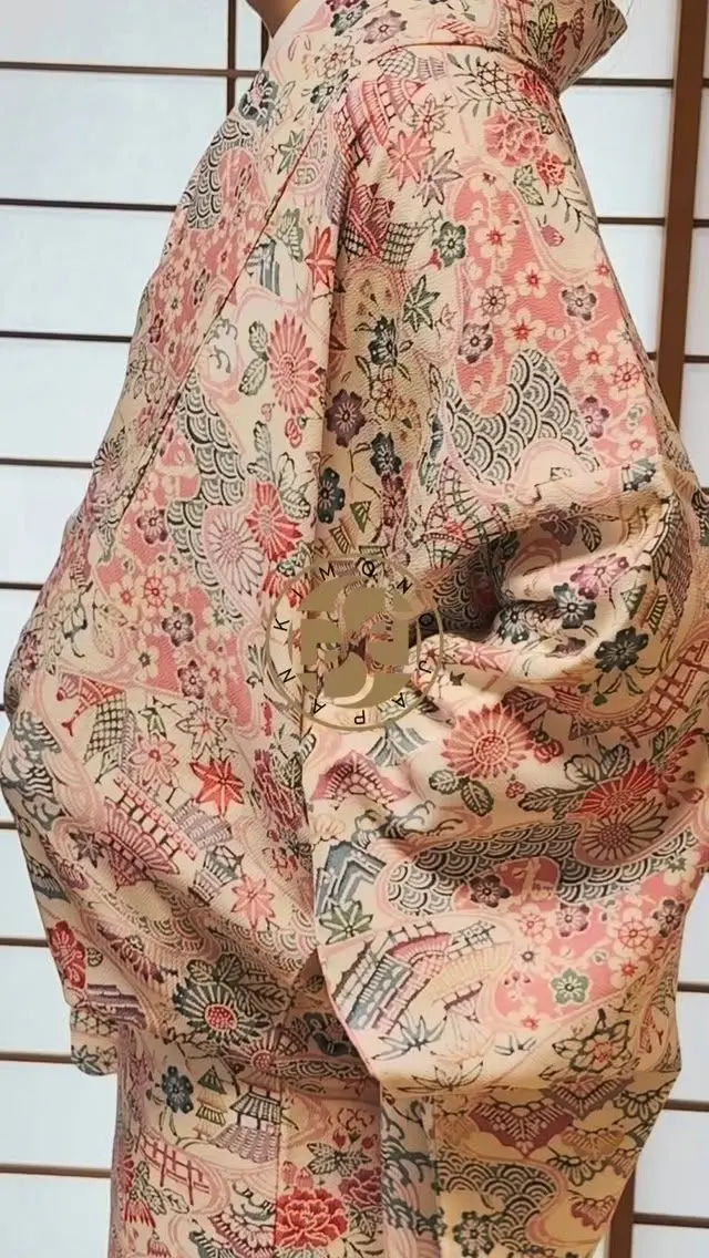 KIMONOメンバー（生徒さん）に、おばさまが着物を引き取って！！とまとめて持ってきてくれたそうです❇︎
おばさまは、着物が次の世代へ引き継がれ安堵したことでしょう♡着物を着なくなってしまうと着物のお手入れは大変ですからね♢

メンバーは、可愛い着物や美しい着物や帯も小物も一気に増えて楽しくなりますね♪

やっぱり、着物は着てくれる人のところへ行くものなんだなーとつくづく思います◎

💚💚💚💚

着付けのお支度承ります✴︎早朝料金無料✴︎✴︎✴︎

着物は着付けが命！どんなに高価な着物でもアンティーク着物や化繊着物だとしても着付け技能士（国家資格取得の名称）の着付けで見映えも着心地も決まります！！
着付けのお支度は国家資格一級取得と着付け講師一級、着物文化検定一級のドレスシップへ

体型や身長、着物サイズもみんな違います
あなたに合わせた着付けと着物の特徴を捉えた着付けで素敵に！そして1日を安心して過ごしましょう！！

リーズナブルな着物レンタルもしております！

🩷🩷🩷🩷

着付けレッスン毎日開講✴︎日時は自由設定✴︎✴︎✴︎

名古屋帯・袋帯は、他では学べない簡単に結べる帯結びです！前結びでもない、作り帯でもない、特別な器具も使わない。自分で着たの？と驚かれるくらい美しい仕上がりです♪

レッスン着物は、無料レンタルもご用意しております！

🍎お知らせ🍎
LINEで簡単予約（公式アカウント）
リンクからLINEへお越しくださいませ！
LINEで簡単予約👘
LINEで気軽にメッセージ📩
LINEなら電話も無料☎️
メールでも⭕️

着物を着せて欲しいです☆
着付けを習いたいです☆
メイクを教えてもらいたいです☆
ヘアセットを学びたいです☆
パーソナルカラー診断を受けたいです☆

♪お気軽にメッセージくださいね♪♪♪

#紅型を着る
#練馬出張着付け
#武蔵境出張着付け
#着物着付け教室
#着物着付けレッスン
#出張着付け
#練馬区着付け
#十三歳参り着付け予約
#ハーフ成人式着付け予約
#にぶんのいち成人式着付け予約
#結婚式参列着付け予約受付
#メディア着付け予約受付
#訪問着着付け予約受付
#お茶会着付け予約受付
#入学式着付け予約受付
#三鷹
#三鷹駅
#三鷹市
#三鷹駅南口
#三鷹着付け
#武蔵野市出張着付け
#三鷹着付け教室
#吉祥寺着付け
#武蔵野市着付け
#武蔵野市
#調布出張着付け
#調布着付け
#武蔵境着付け
#きものきつけドレスシップ
#西東京市着付け
